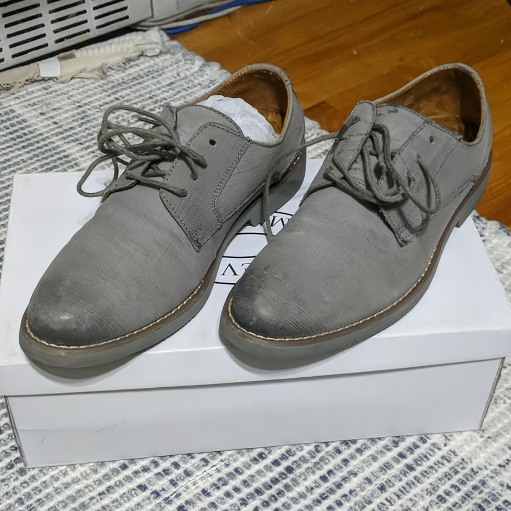 Steve Madden grey shoes sz 9